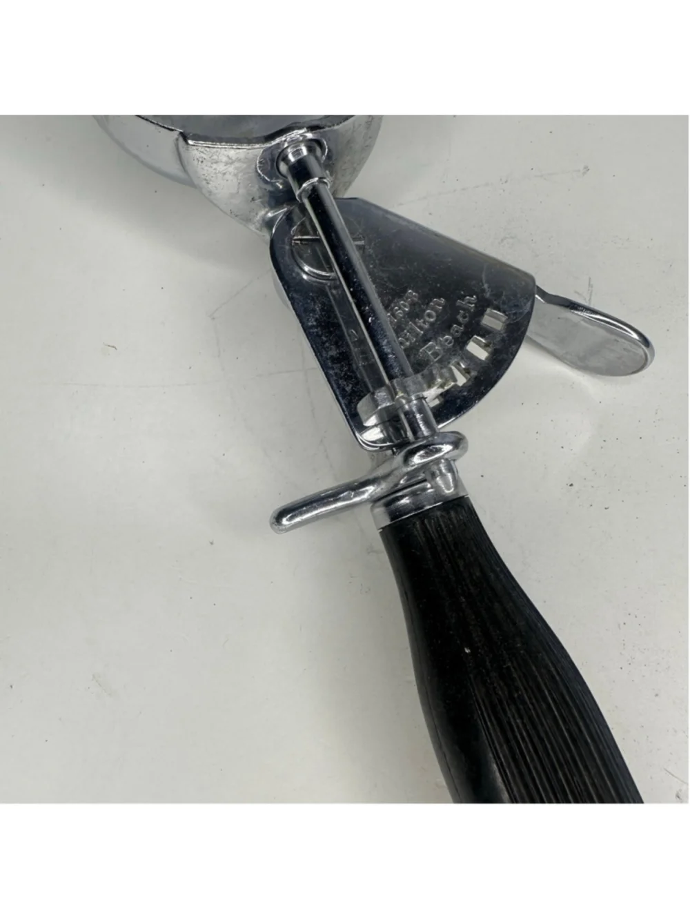 Vintage Hamilton Beach Model 60-B Ice Cream Scoop Size 12 Black Ribbed Handle US